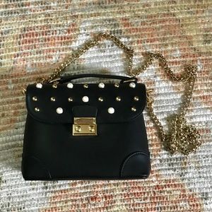 Express Handbag Black w/ pearl and gold details